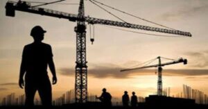 Сотрудник службы безопасности строительной площадки Сотрудник службы безопасности строительной площадки